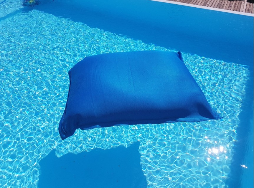 Cuscino per relax in piscina con tessuto morbido