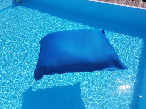 Cuscino per relax in piscina con tessuto morbido