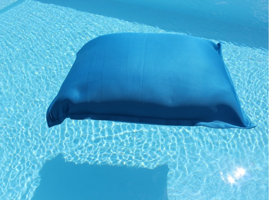 Cuscino XXL per galleggiare in acqua nel massimo comfort