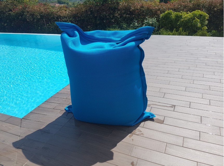 Maxi cuscino pomodone da piscina in tessuto turchese