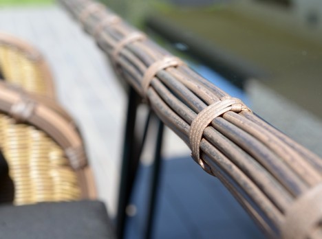 Intreccio artigianale in fibra sintetica