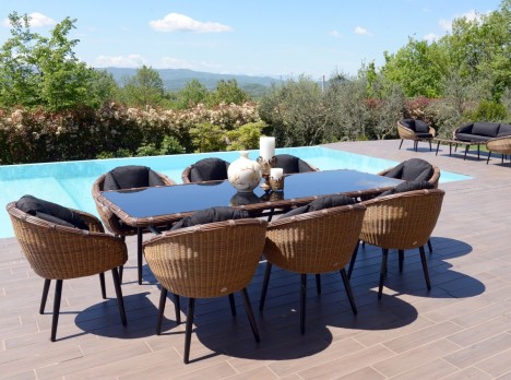 Tavolo di design per giardino con poltrone e cuscini