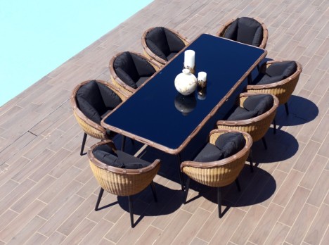 Grande tavolo da giardino dal design esclusivo