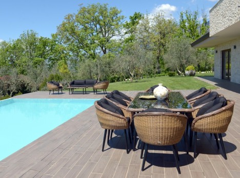 Tavolo di design per esterni eleganti