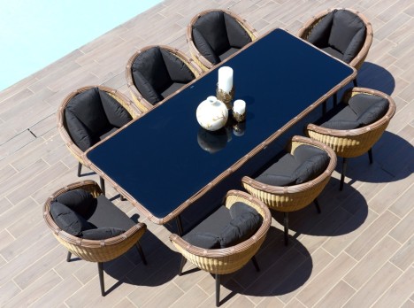 Tavolo per esterni di design in fibra tonda con otto poltrone