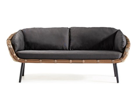 Perfetto per gli aperitivi al tramonto o per leggere un libro immersi nella natura.