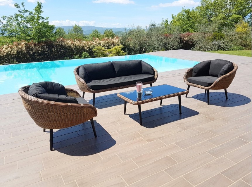 Focus sull'intreccio fatto a mano in fibra sintetica tonda, indistinguibile al tatto dalla fibra naturale ma ultra-resistente.