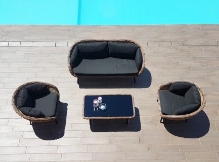 L'eleganza incontra la natura: Il salotto Kodia al completo, una sintesi perfetta di design contemporaneo e comfort outdoor. 2