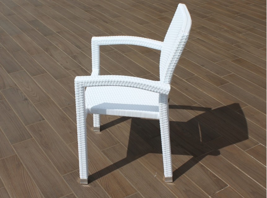 Poltroncina impilabile da esterno per arredo ristorante