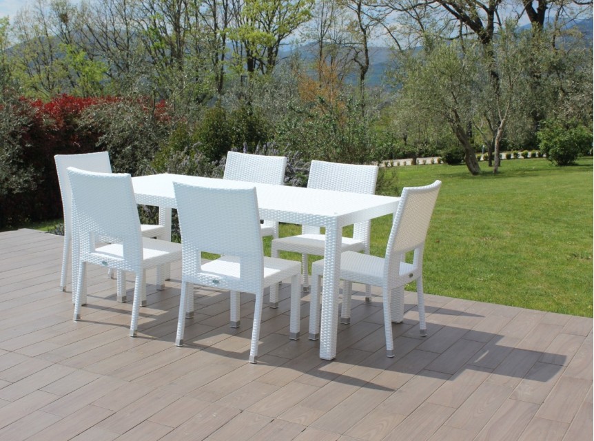 Tavolo con sedie per esterno in rattan sintetico bianco