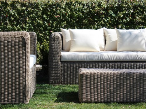 Salotto grande per esterno in fibra sintetica effetto naturale