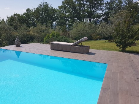 Lettino da piscina con schienale recrinabile