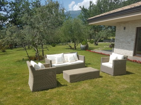 Divano da esterno di design in stile classico