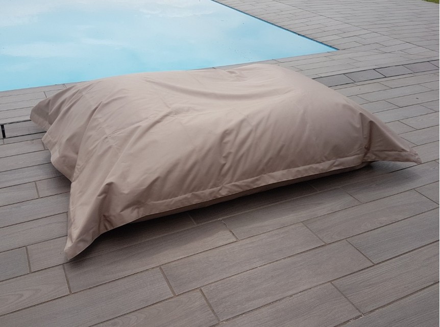 Cuscino gigante imbottito per esterno colore tortora