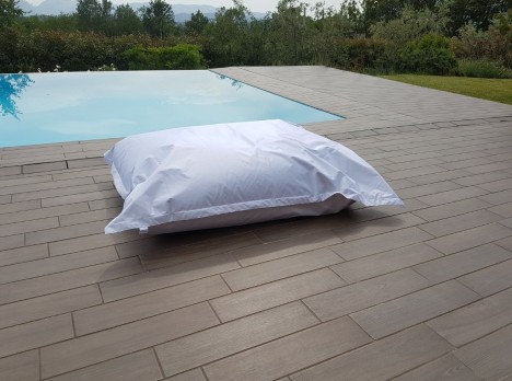 Maxi cuscino imbottito per esterni colore bianco