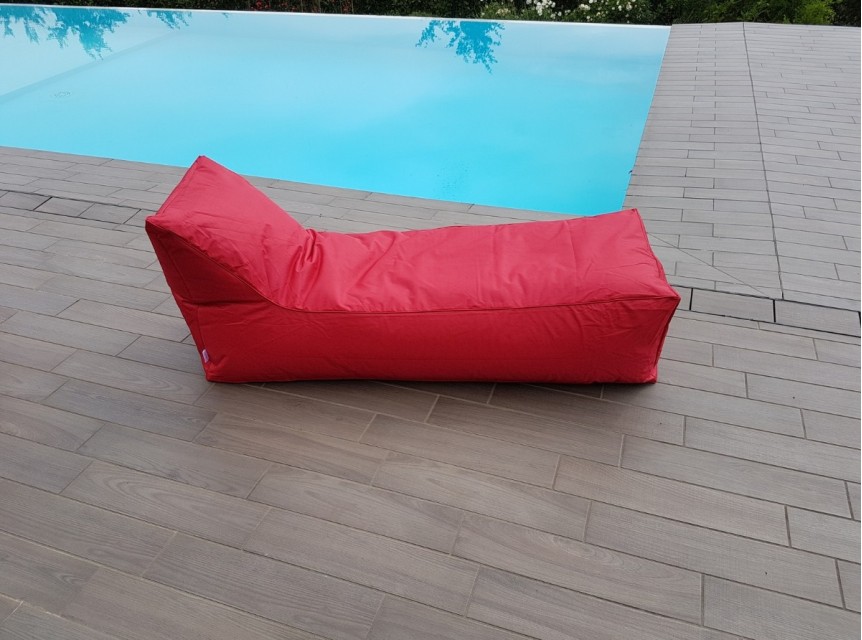 Lettino prendisole imbottito per esterni di design