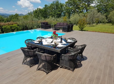 Tavolo otto posti da giardino dal design moderno