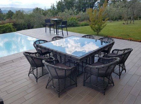 Tavolo per esterno di design da otto posti con poltrone