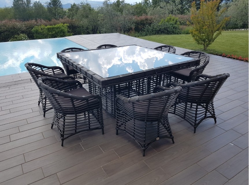 Tavolo sofisticato dal design unico per esterni