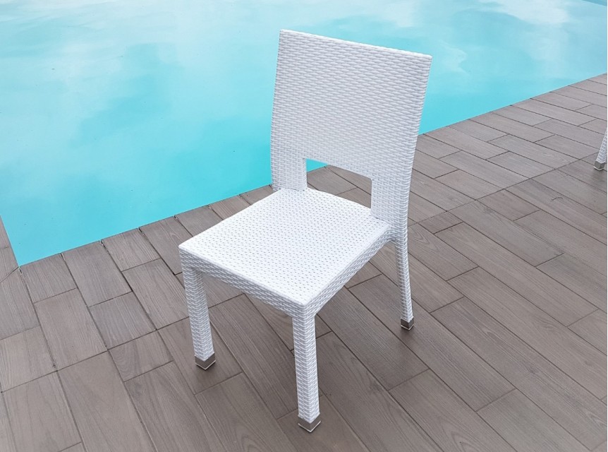 Sedie impilabili in rattan bianco