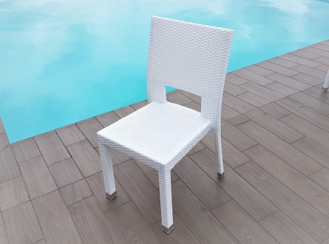 Sedie impilabili in rattan bianco