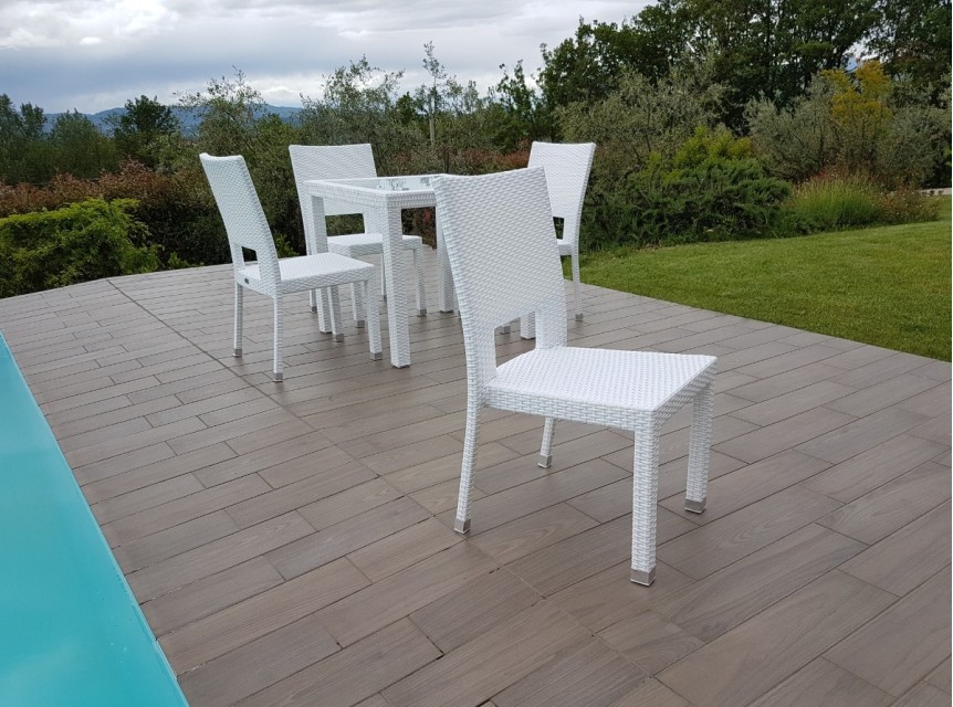 Tavolo e sedie per esterno quattro posti in rattan bianco