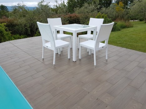 Set da pranzo quattro posti in rattan sintetico bianco