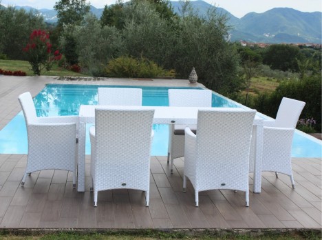 Tavolo per esterno in rattan bianco con poltrone comode
