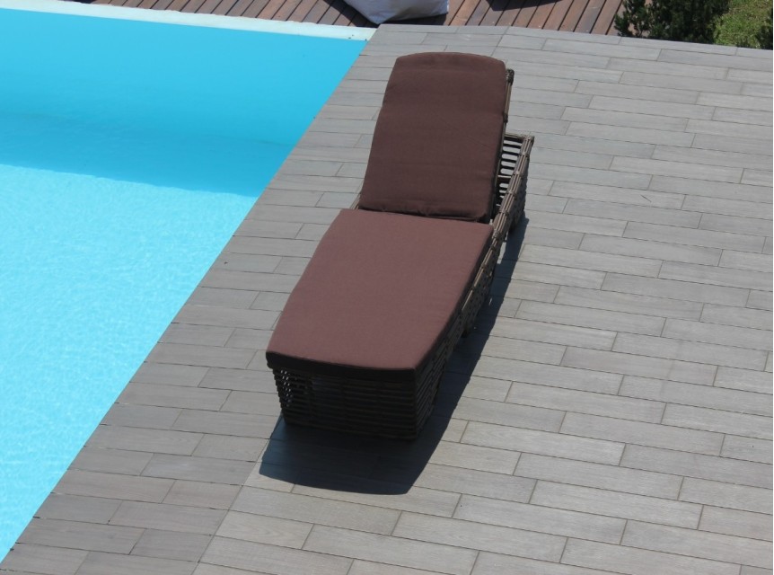 Sdraio da piscina di design marrone