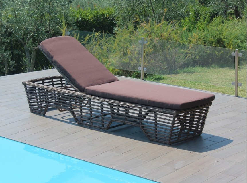 Lettino di design in fibra tonda per esterno