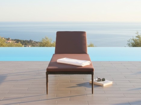 Sdraio di design da piscina con materassino morbido