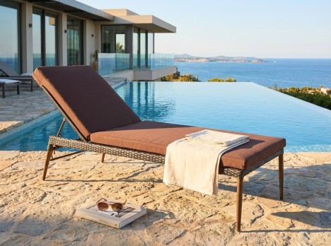 Lettino minimalista di design per piscina