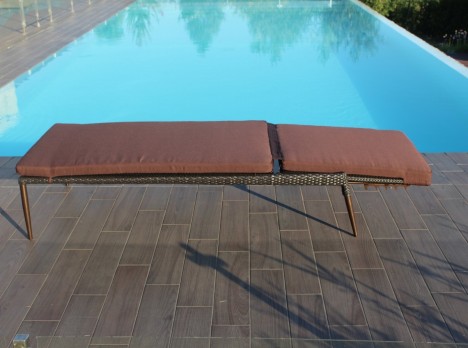 Comoda sdraio di design per piscina