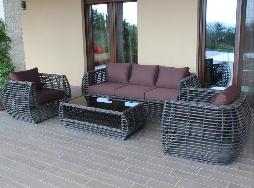 Arredo outdoor Herbert perfetto per verande, porticati e zone living esterne eleganti e contemporanee.