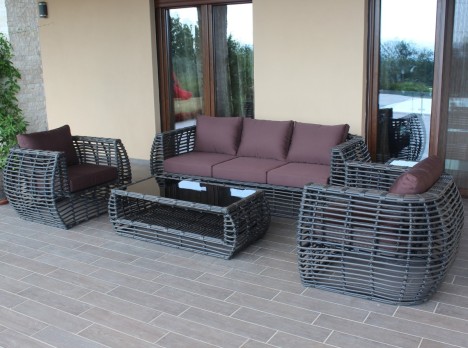 Arredo outdoor Herbert perfetto per verande, porticati e zone living esterne eleganti e contemporanee.