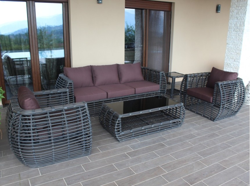 Composizione modulare del salotto per esterno Herbert, ideale per creare un’area lounge raffinata.