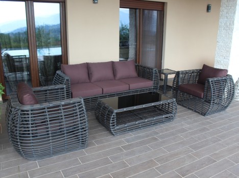 Composizione modulare del salotto per esterno Herbert, ideale per creare un’area lounge raffinata.