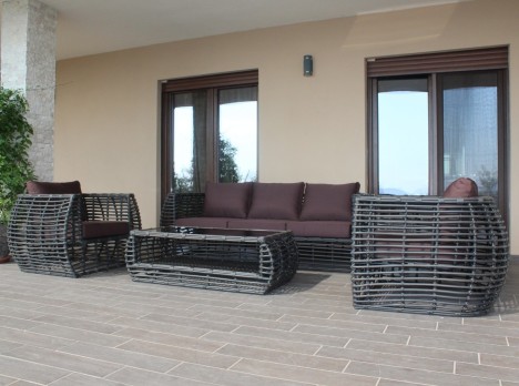 Set living da esterno Herbert in rattan sintetico, perfetto per arredare giardini, terrazzi e piscine.