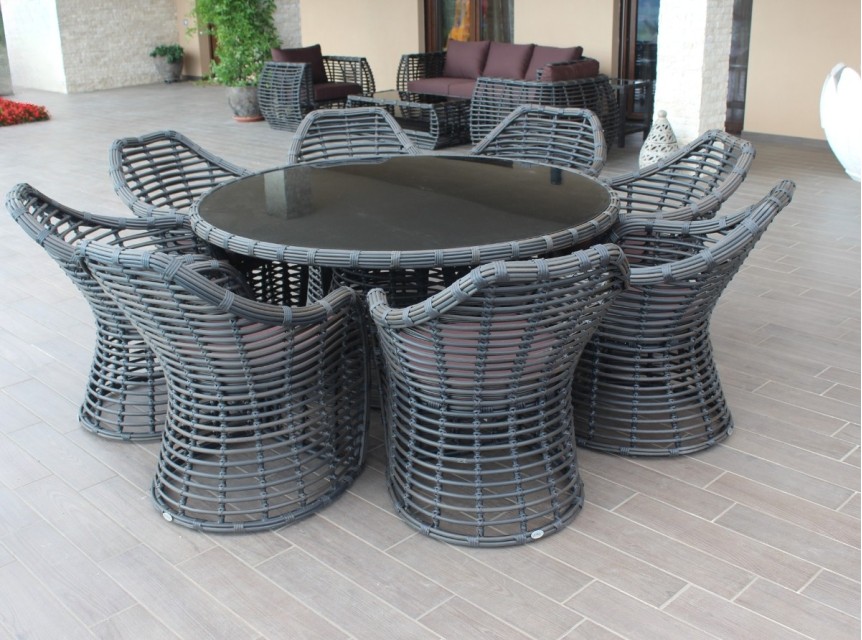 Tavolo da giardino di design con intreccio particolare fatto a mano