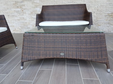 Tavolino basso per esterni con ripiano in vetro