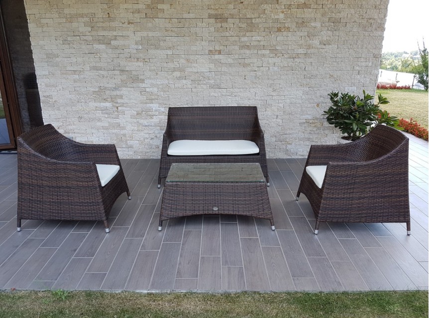 Salottino da giardino compatto in rattan con sedute comode