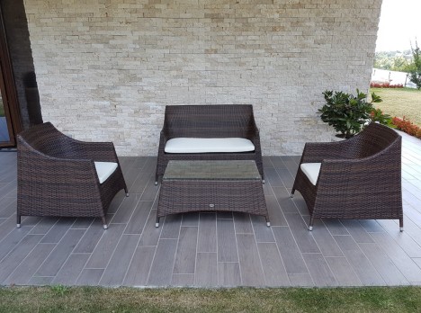 Salottino da giardino compatto in rattan con sedute comode