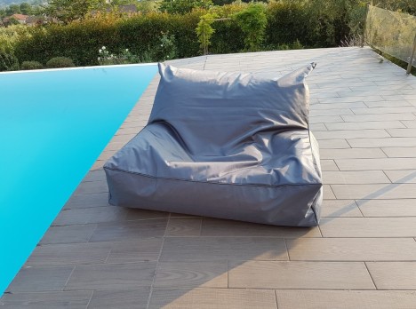 Divanetto in tessuto imbottito da esterno