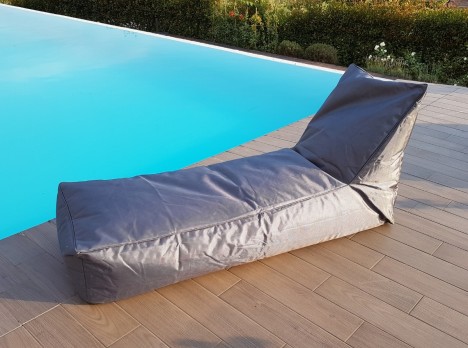 Comodo lettino per piscina in tessuto tecnico per esterno