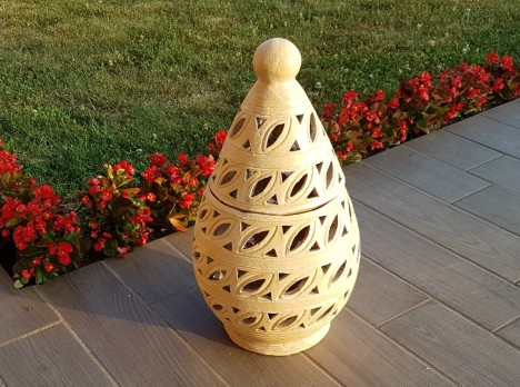 Lanterna artigianale per arredare giardini o vialetti