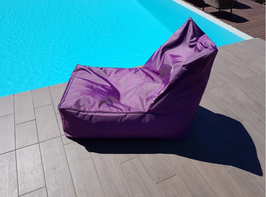 Poltroncina a sacco da esterno in tessuto viola