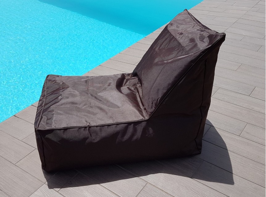 Poltroncina da esterno colorata per arredo esterno di design