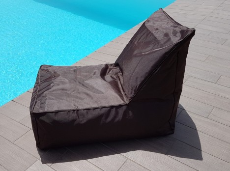 Poltroncina da esterno colorata per arredo esterno di design