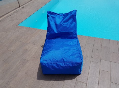 Poltroncina in tessuto colorato per esterni divertenti