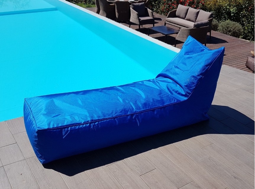 Lettino da piscina in tessuto con imbottitura morbida